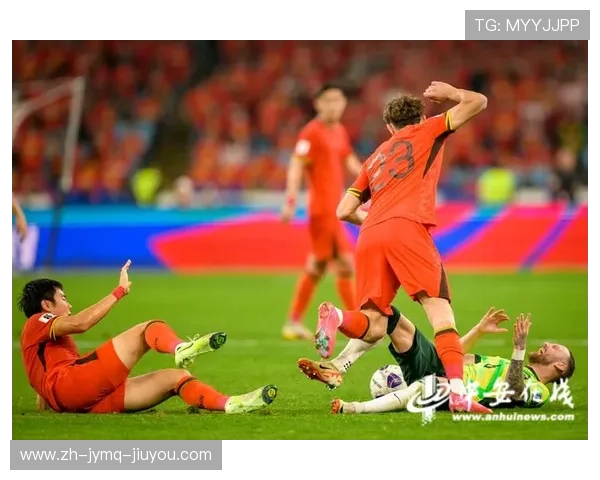 足球比赛中的高空球争夺与头球技巧 足球比赛中的高空球争夺与头球技巧